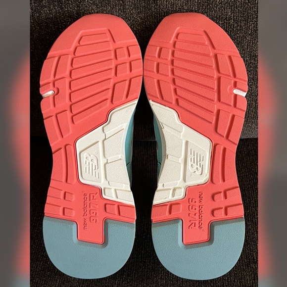 FIGS New Balance 997R Seaglass Color Women’s Shoes Size-8 - Picture 13 of 14